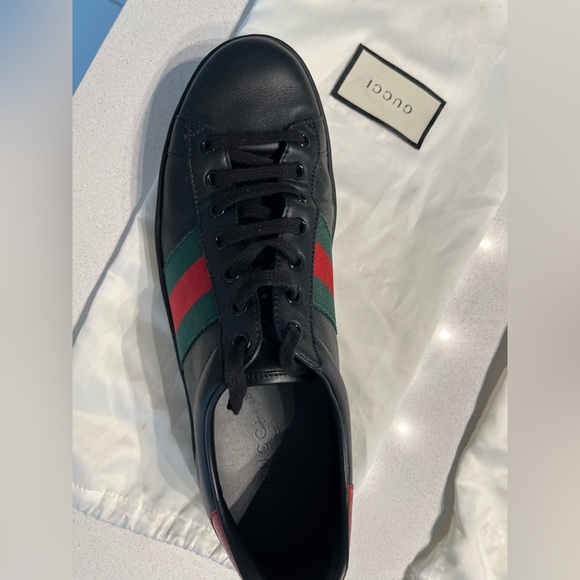 Tenis Gucci for men. Just used 2 times and are storage in the original box. - Picture 2 of 5